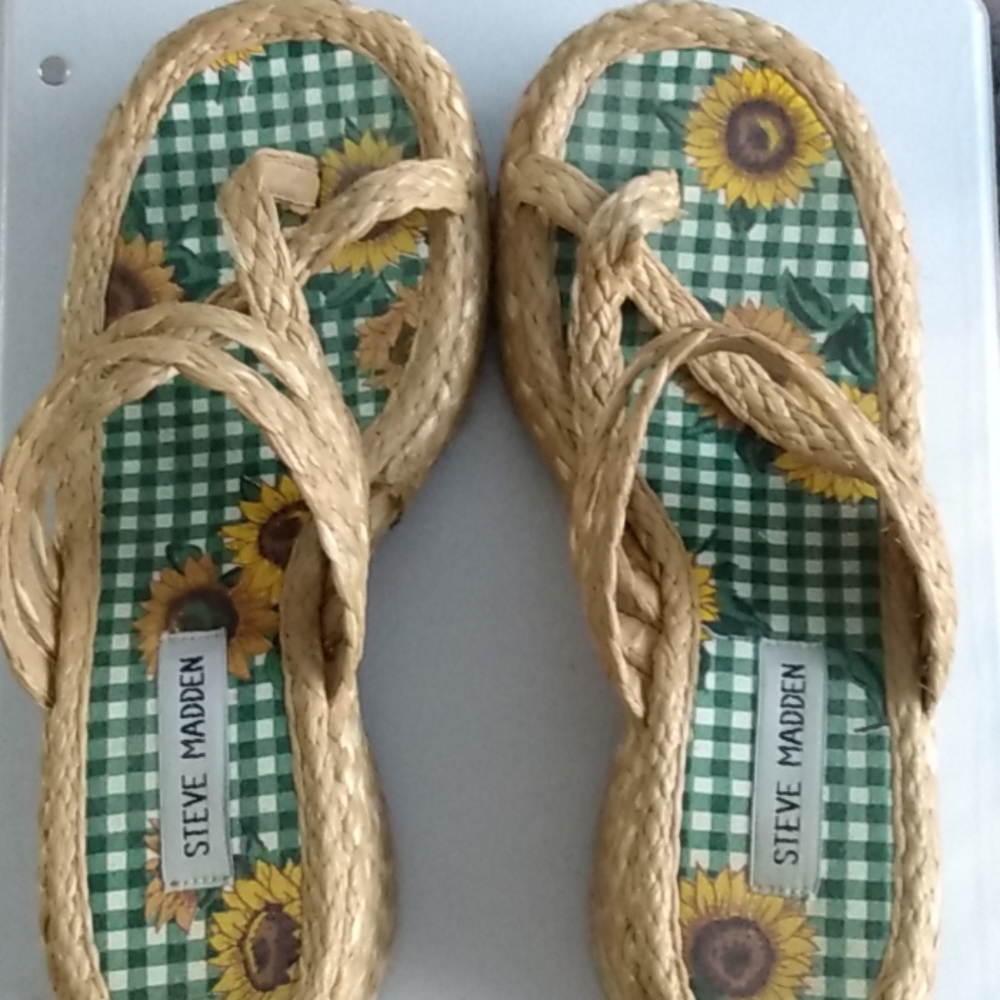 Steve Madden Chunky Flip Flops